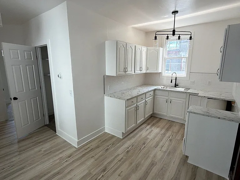 218 S B St #1 — Photo 2