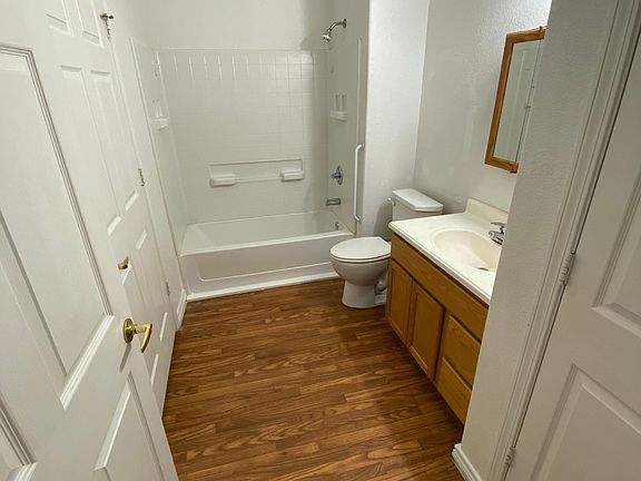 4th image of 2355 Pierce St