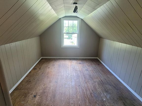 4th image of 609 Ellen Dr