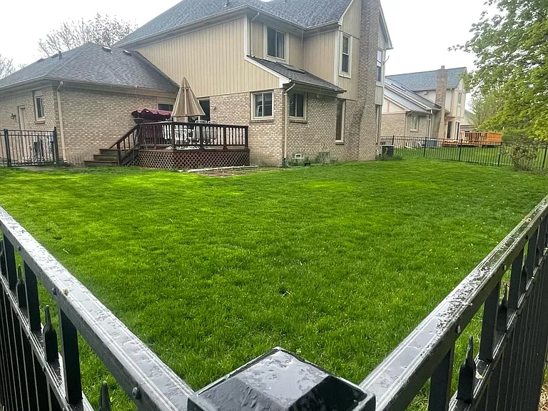 1027 Congress Dr — Photo 35