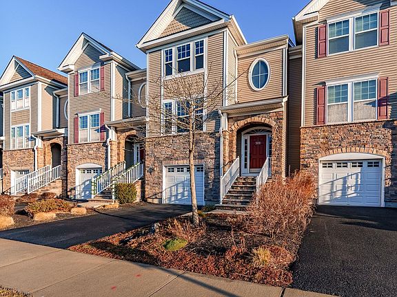 2nd image of 308 Sanderling Ln