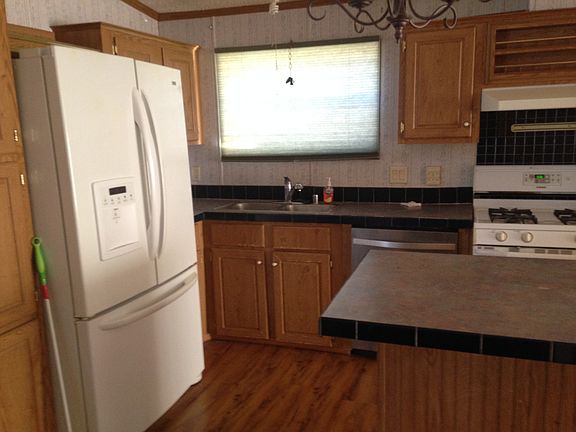 Clean and Bright Kitchen