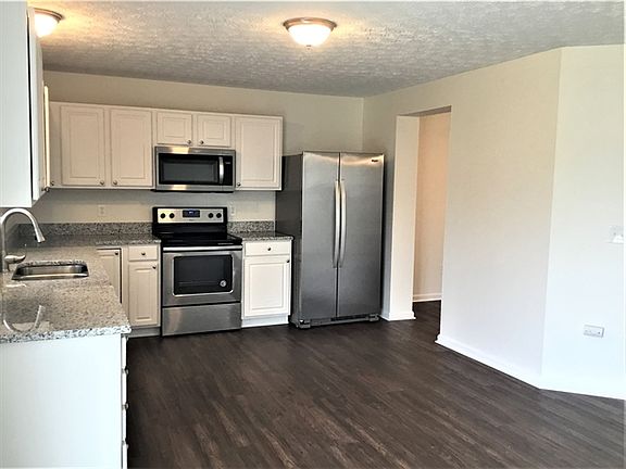 4th image of 932 McMunn St