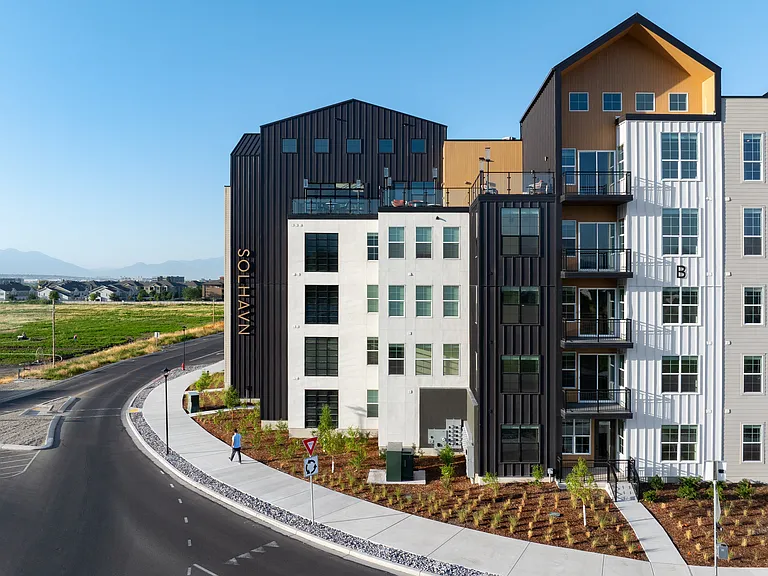 800 E 620 S — Photo 76