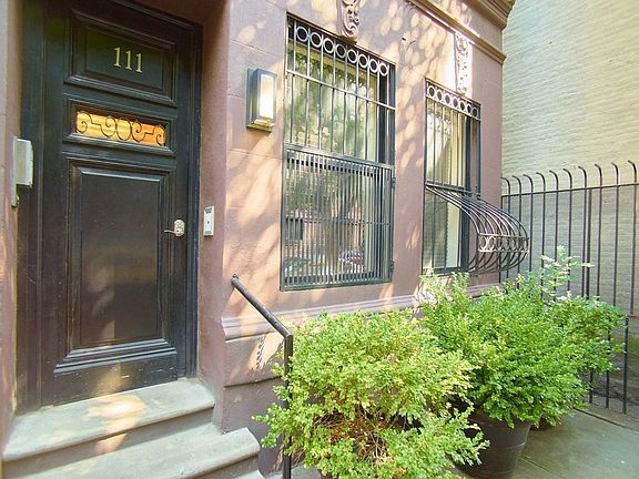 3rd image of 111 W 111th St #2