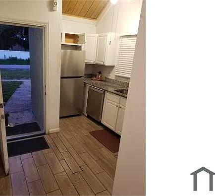2 bed, 1012 sqft, $1,700 — Photo 4