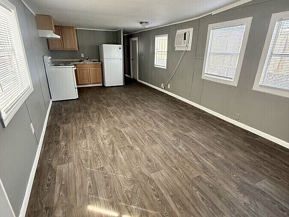 3rd image of 4351 Putnam Ave #35