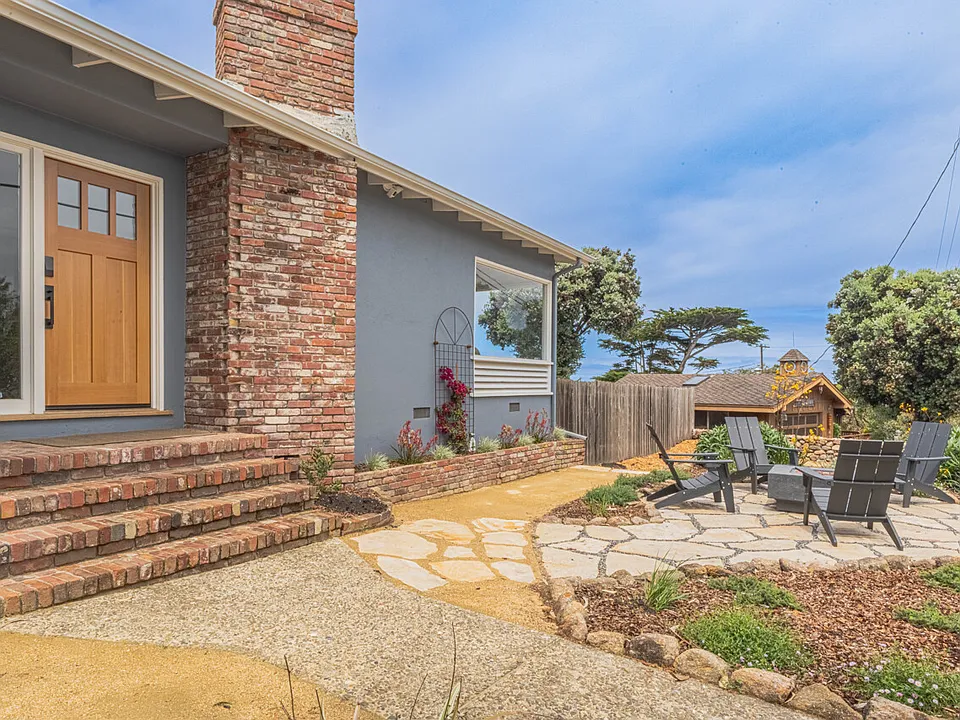 1236 Del Monte Blvd