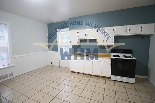 1140 N 50th Pl Photo 1