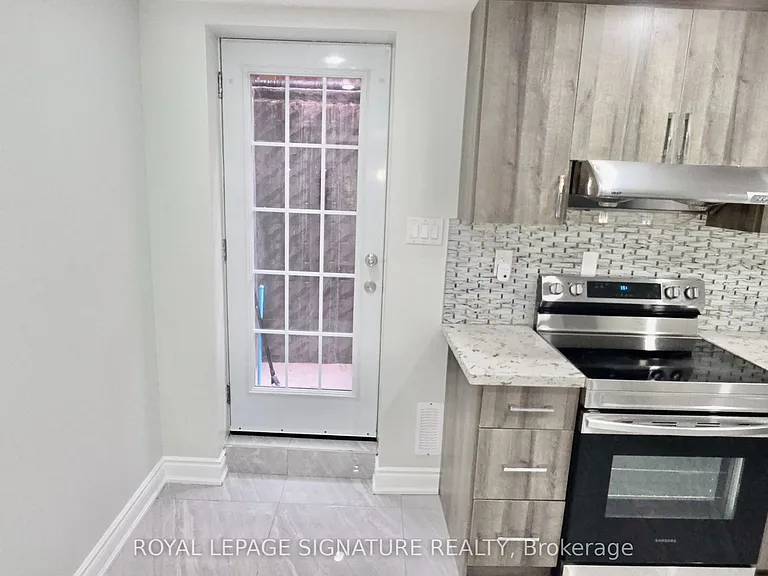 16A Hutton Cres — Photo 2