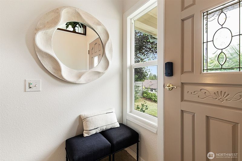 3rd image of 6714 14th Avenue SW