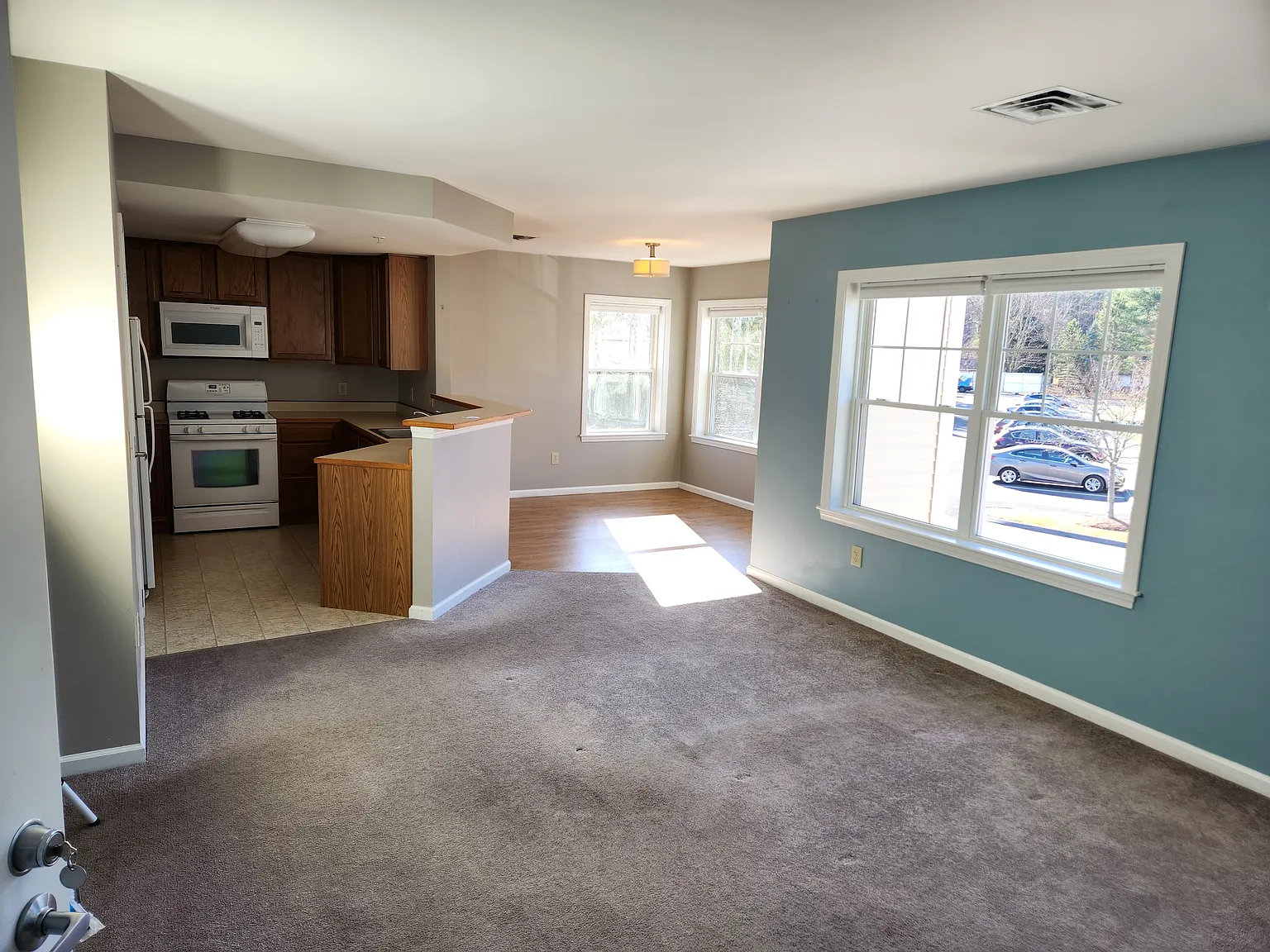 2 bed, 1092 sqft, $2,550 — Photo 2