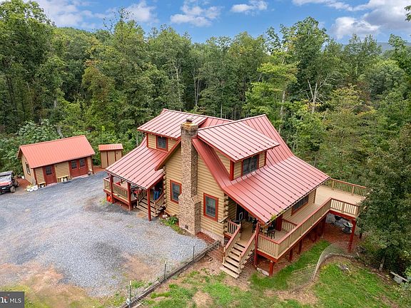 2nd image of 1305 Whispering Pines Rd