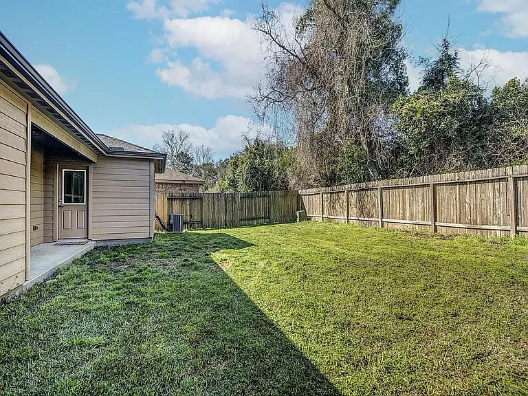 12114 Clara Ln — Photo 8