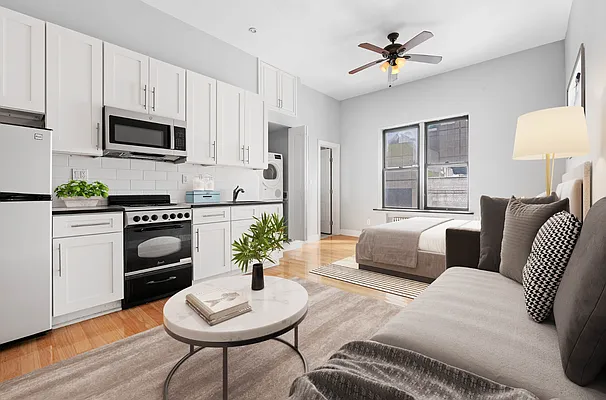 Rented by REAL New York | media 21