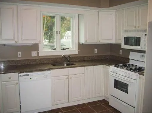4 bed, 3219 sqft, $1,300 — Photo 2