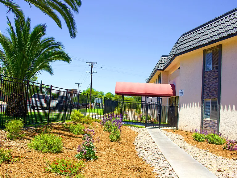Country Gardens — Photo 13