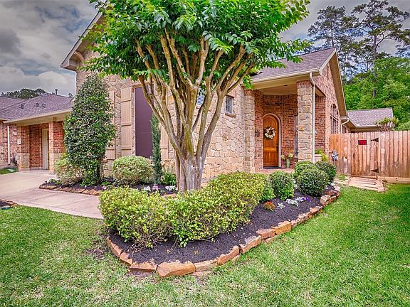 3rd image of 2421 E Village Green Cir