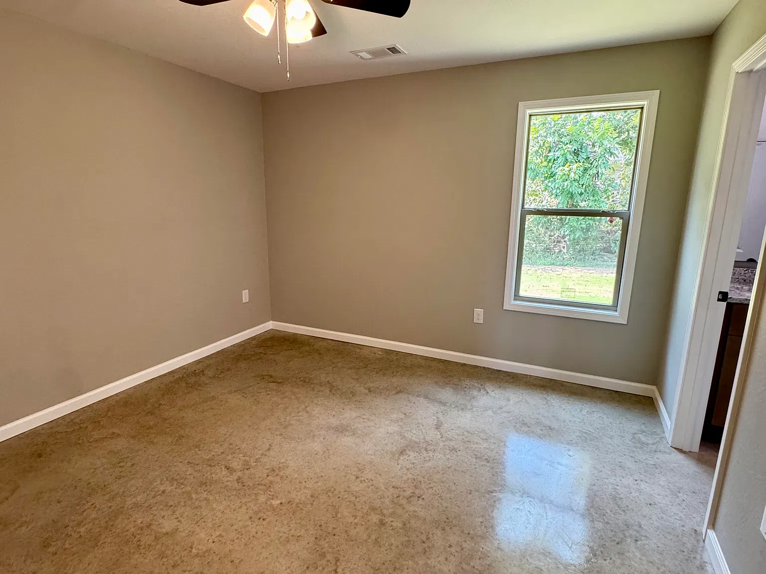 3 bed, 1350 sqft, $1,450 — Photo 4