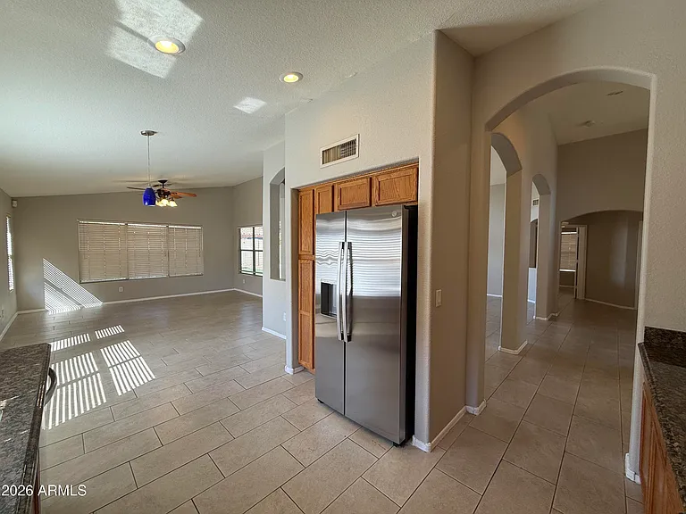1644 E Oakland St — Photo 17