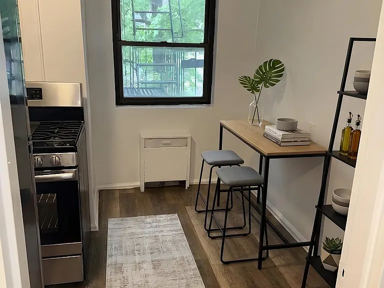 401 Park Pl #3F — Photo 3