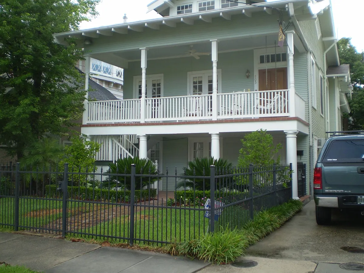 Building Photo - 805 Pine St
