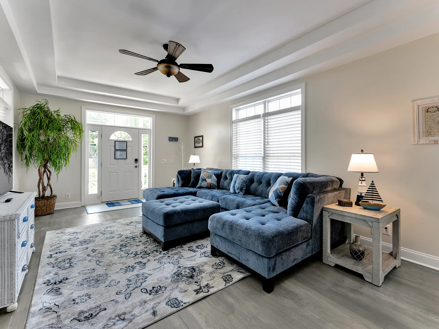 4 bed, 2896 sqft, $5,350 — Photo 1