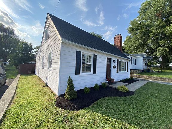 3rd image of 102 Cardinal Ct