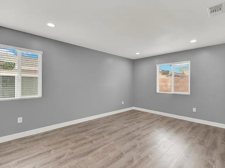 5646 Deodar St #B — Photo 4