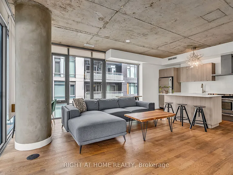 650 King St W #605 — Photo 13
