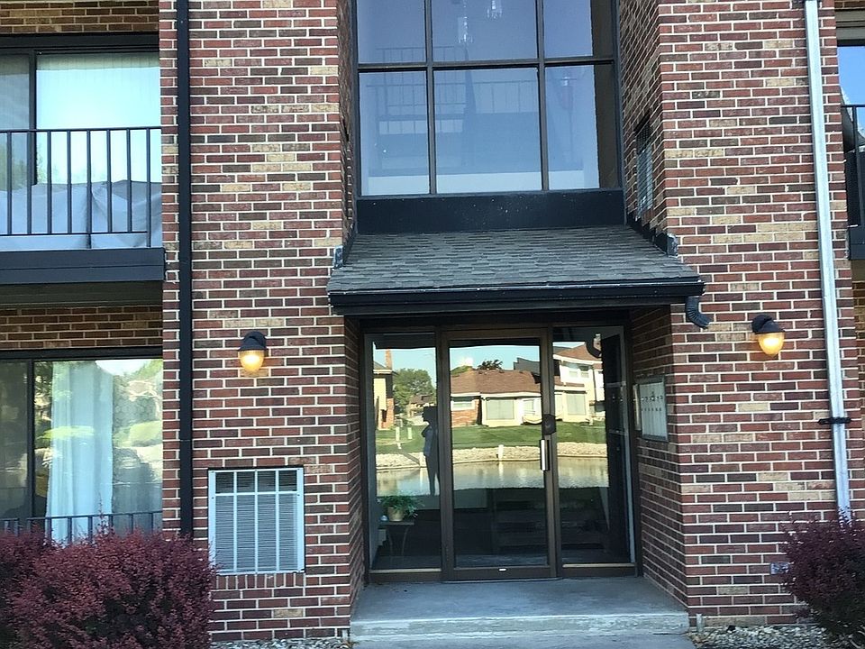 1st image of 19533 Lake Shore Dr APT 3N