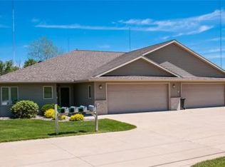 2401 Pinewood Rd SE, Rochester, MN 55904