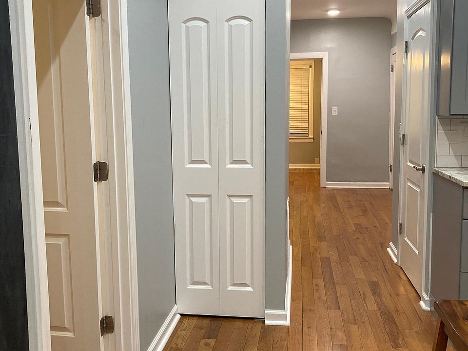 1st image of 4928 W Eddy St Floor 2
