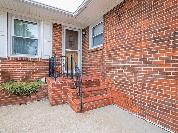 5th image of 1326 Wayside Dr E