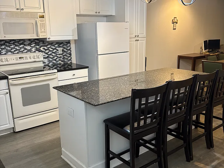 2019 Grand Oak Dr — Photo 2