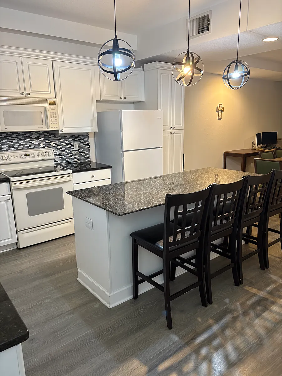 Building Photo - 2019 Grand Oak Dr