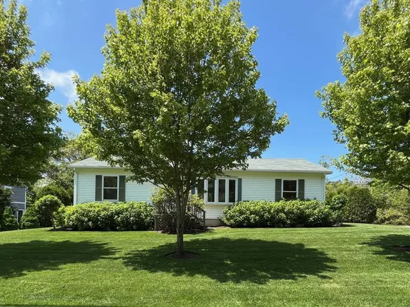 41 Towanticut Ave, Oak Bluffs, MA 02557