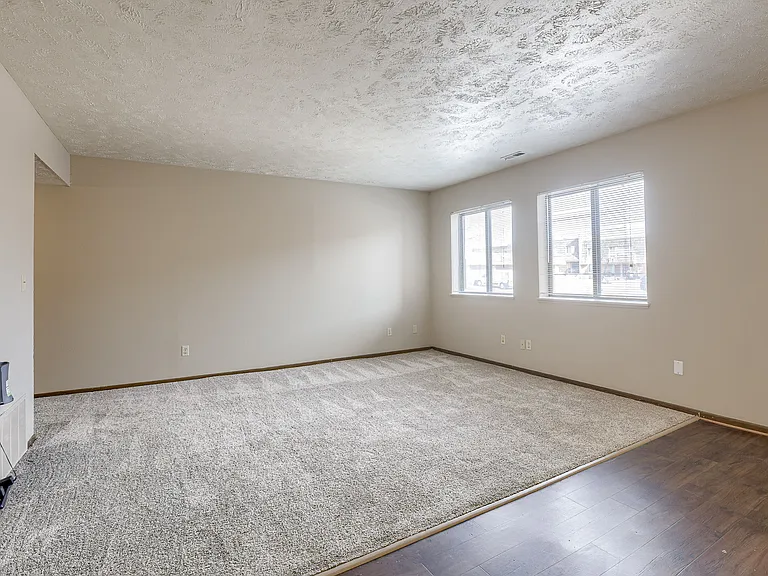 Omaha, NE Stony Brook Apartments | 11A | Living
