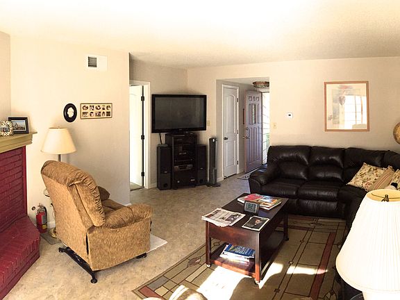2nd image of 1403 Oakmont Dr