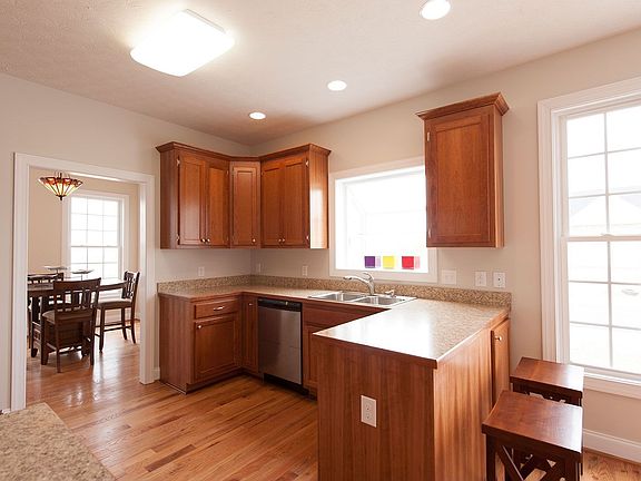 4th image of 30 Mahogany Dr