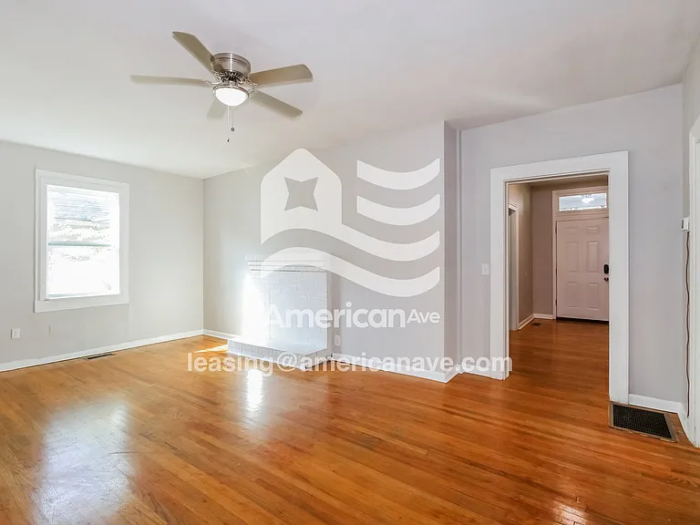 906936_003_wm_-_living_room_13190341.jpg