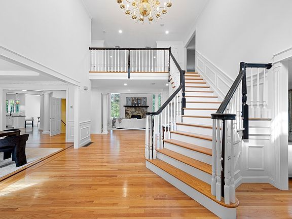 3rd image of 28 Cutler Farm Rd