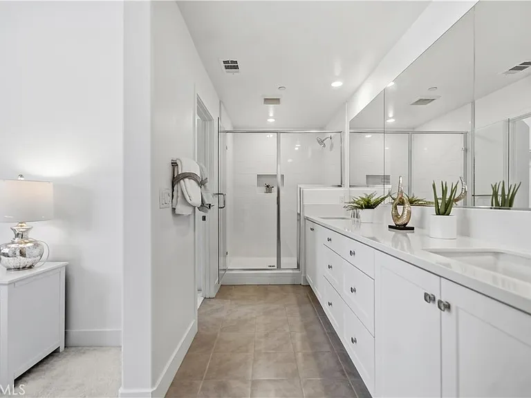 208 Yerba — Photo 21