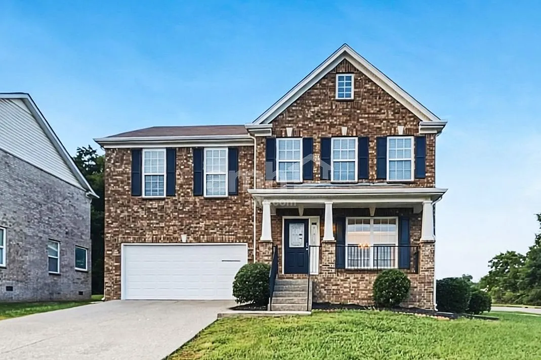3 bed, 2.5 bath, 2618 sqft, $2,590 — Photo 1