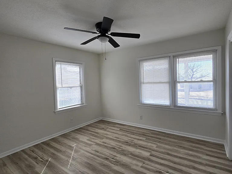 1928 N Volutsia Ave — Photo 12