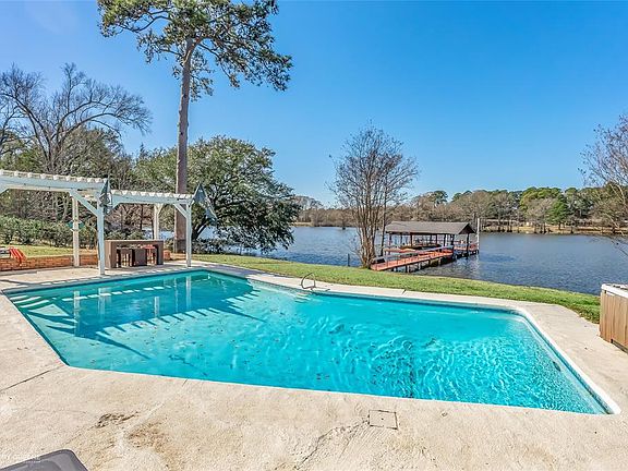 2nd image of 2408 Lakecrest Dr