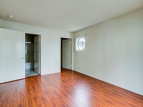 4th image of 2934 Francis Ave #206