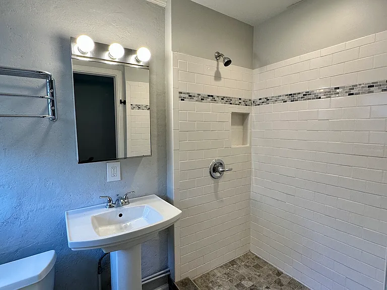 24 Trimble St #A — Photo 8