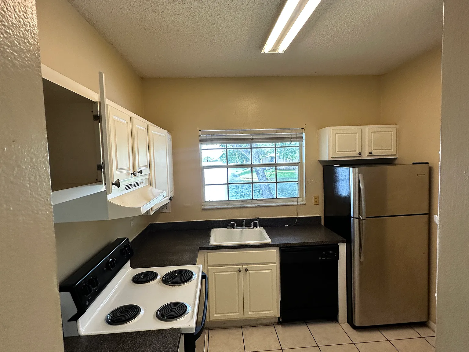 2 bed, 854 sqft, $2,195 — Photo 2