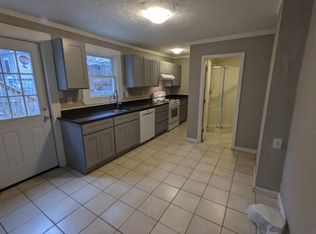35 Albion St, Lowell, MA 01850